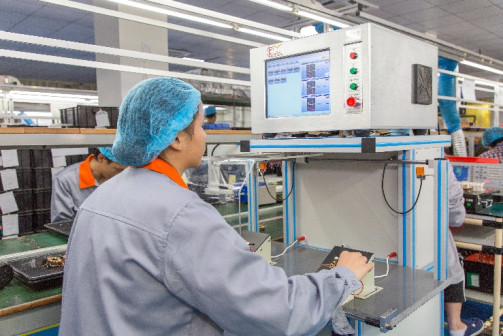 Shenzhen Xindonghui Technology Co., Ltd linea di produzione in fabbrica